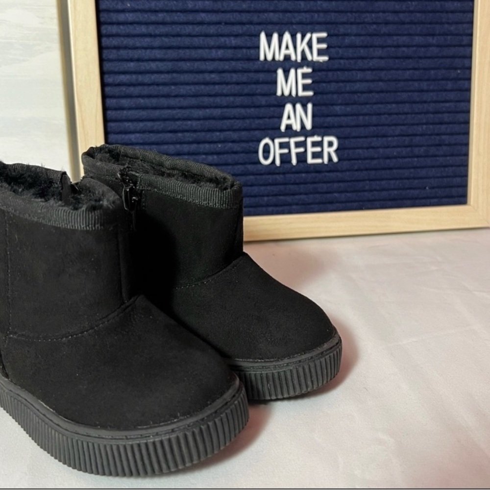 💜Cat & Jack Fuzzy Black Boots Size 5